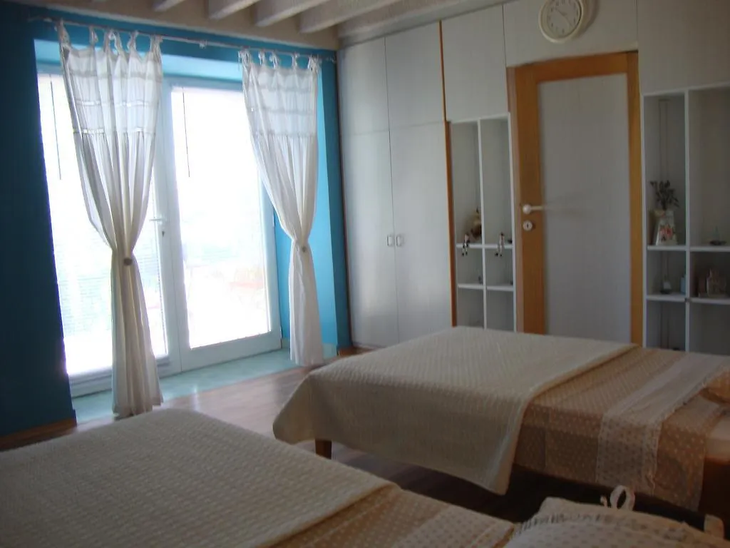Apartment Nela And Vito Split